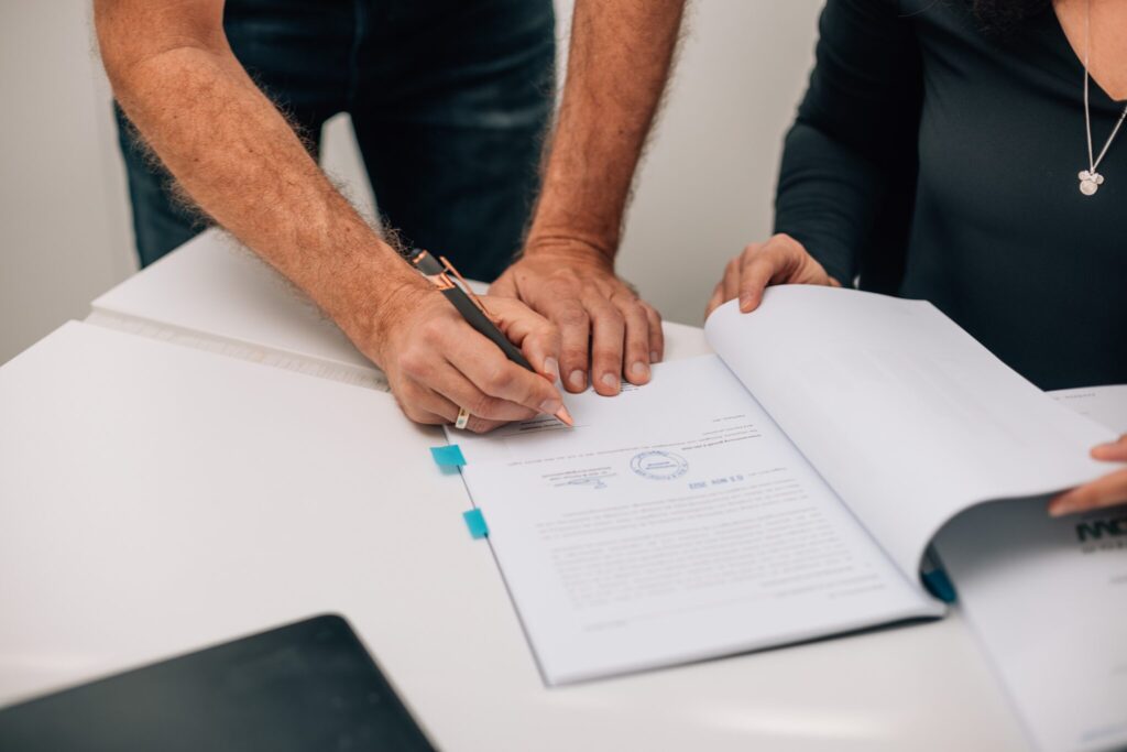 Unterschrift Vertrag aipama