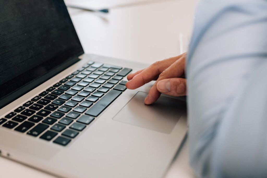 Arbeit am Laptop