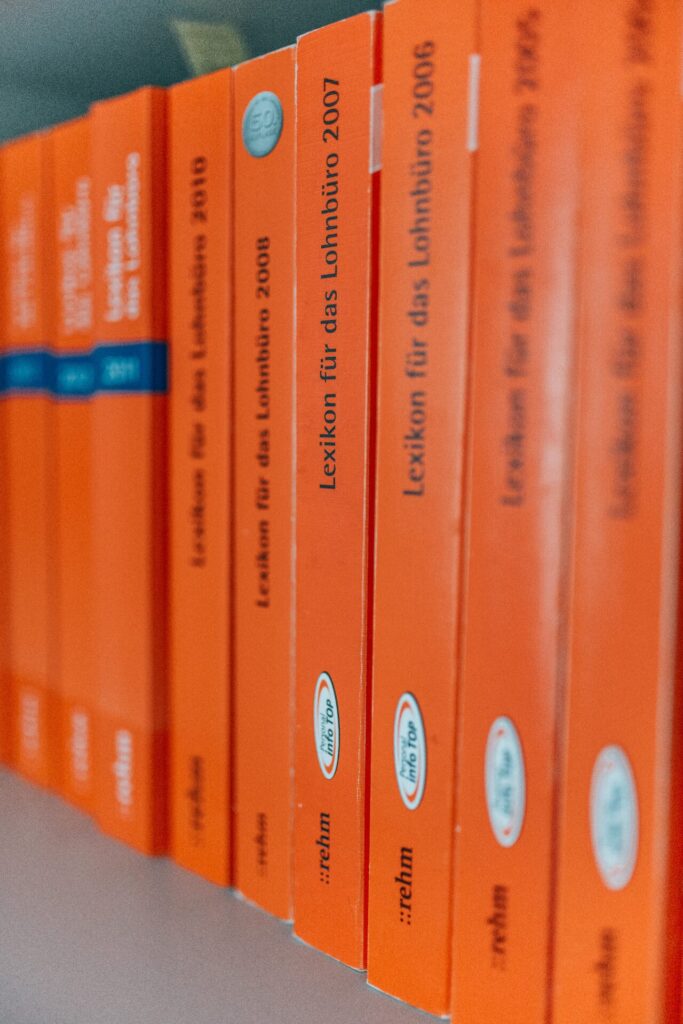 Lexika aneinandergereit. Lexikon für das Lohnbüro 2007