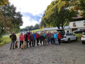 Gruppenbild aipama bei einem Betriebsausflug beim wandern