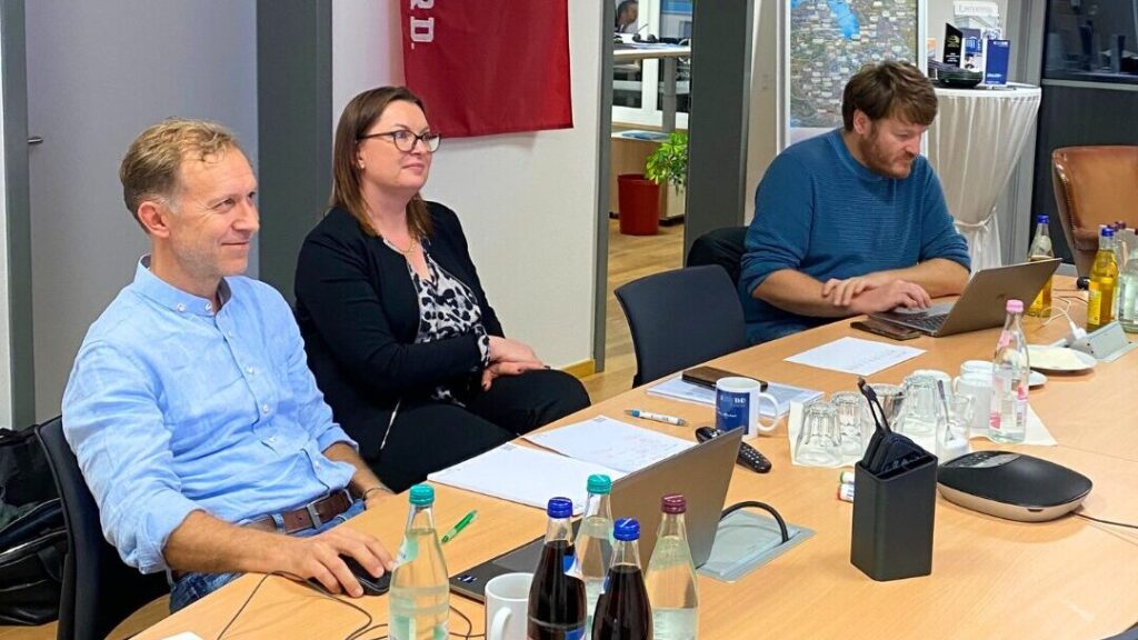 Günther Holzapfel, Daniela Ettl und Jürgen Hoffmann im Meeting