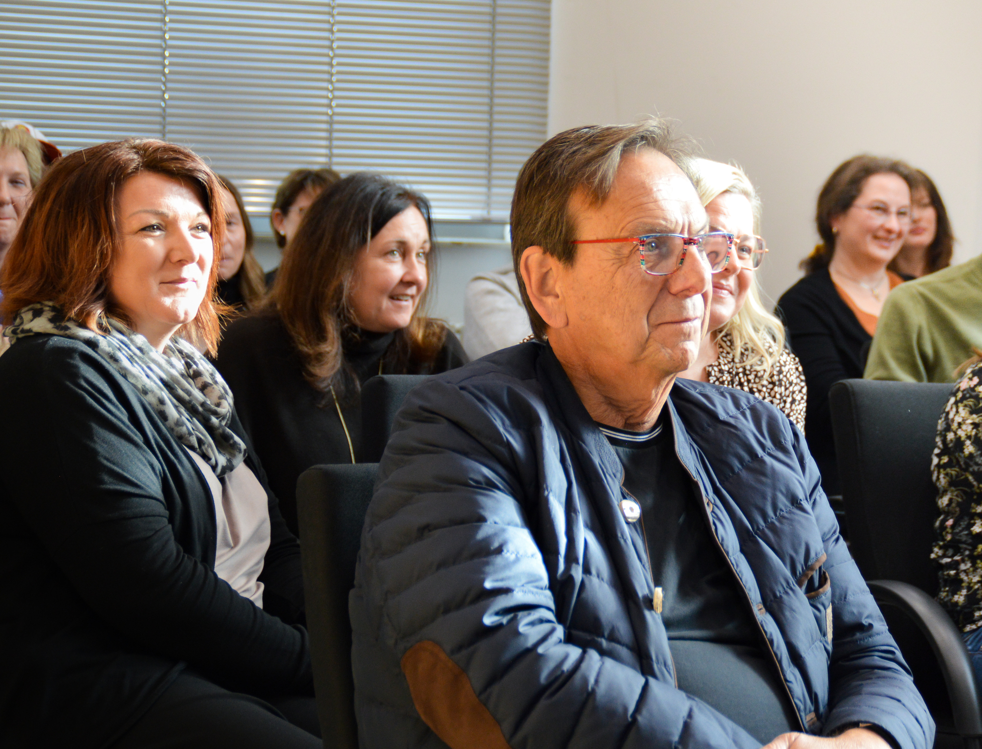 Vortrag bei aipama in Viechtach. Bild von Zuhörern mit dem Bürgermeister von Viechtach