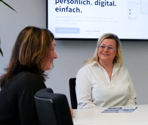 Zwei aipama Mitarbeiter