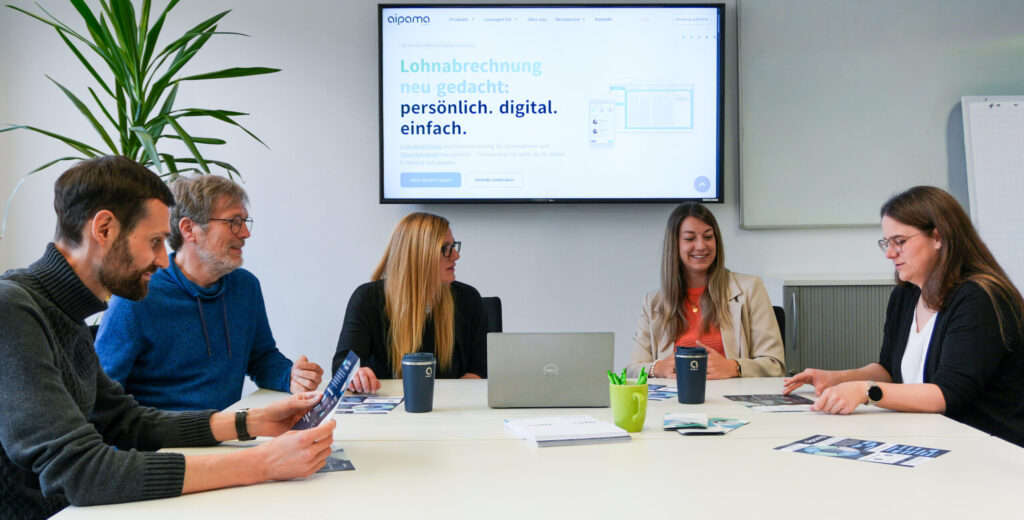 Mitarbeiter von aipama in einer Besprechung