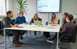 Team aipama im Besprechungsraum